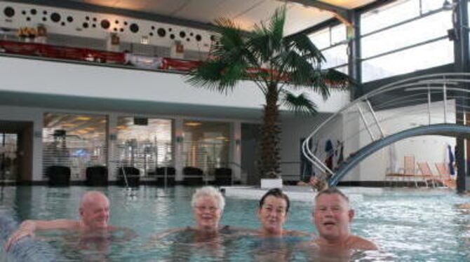&raquo;Wir kommen jede Woche, manchmal auch zwei Mal.&laquo; Walter und Christa Ruck (rechts) aus Reutlingen, Frieda Haupt aus P