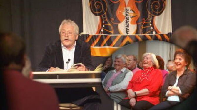 Helmut Eckl sorgte am Samstagabend mit seinen bayerischen Satiren beim Publikum für Lacher.  FOTOS: GERLINDE TRINKHAUS