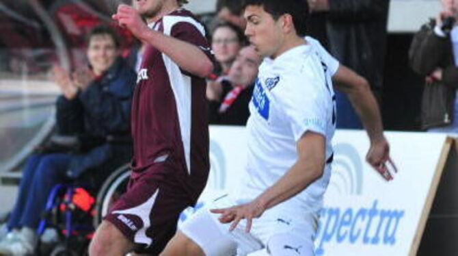 Wird immer stärker: Christian Sauter, der in der Winterpause vom VfB Stuttgart zum SSV Reutlingen kam. Rechts: der Aalener Simon