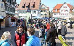 Leute treffen, das schöne Wetter genießen, in die Läden hineinschnuppern: Das »Frühlingserwachen« machte gestern seinem Namen al