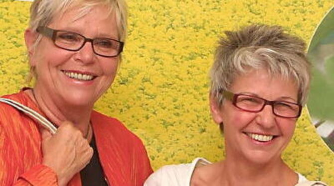 Karin Zäh (links) und Gabriele Janz haben mit ihrem Schwäbischen Markt Erfolgsgeschichte geschrieben. ARCHIV-FOTO: TRINKHAUS