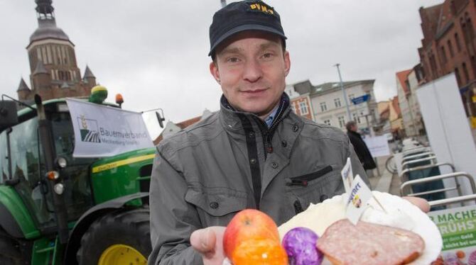 Gegen Schleuderpreise für Lebensmittel sind in ganz Deutschland Landwirte auf die Straße gegangen. Foto: Stefan Sauer Gegen Schleuderpreise für Lebensmittel sind in ganz Deutschland Landwirte auf die Straße gegangen. Foto: Stefan Sauer