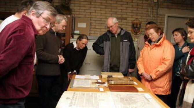 Historische Schätze präsentierte das Reutlinger Stadtarchiv am Samstag den Besuchern. FOTO: ANSTÄDT