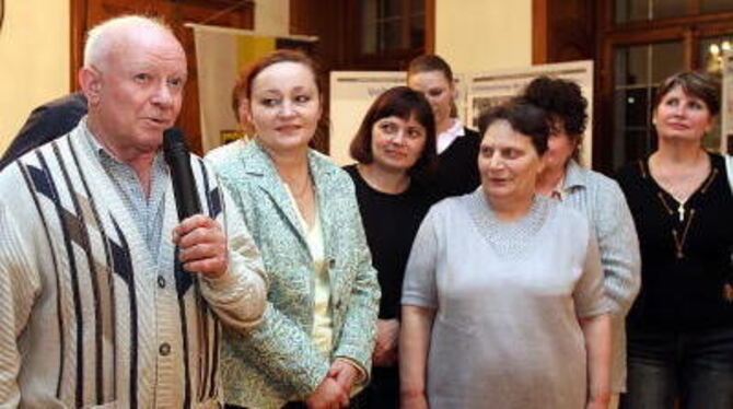 Russlanddeutsche haben in Gammertingen einen Verein zur Integrations-Förderung gegründet. Zur Ausstellungseröffnung im Rathaus s