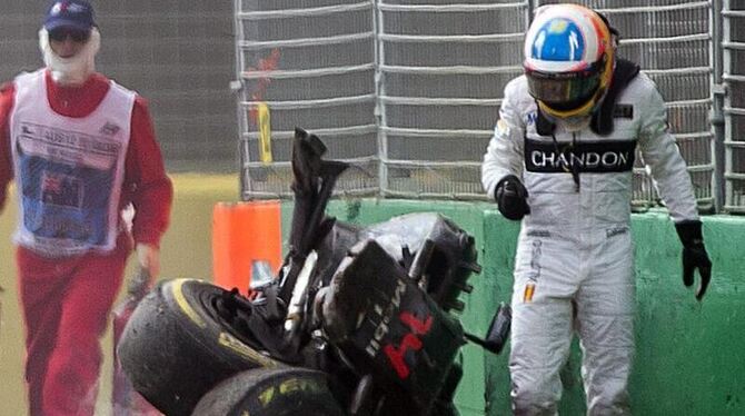 Fernando Alonso hatte beim Saisonauftakt einen schweren Crash. Foto: Srdjan Suki
