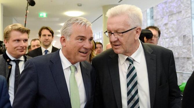 Der Landesvorsitzende der baden-württembergischen CDU Thomas Strobl (links) und der baden-württembergische Ministerpräsident Win