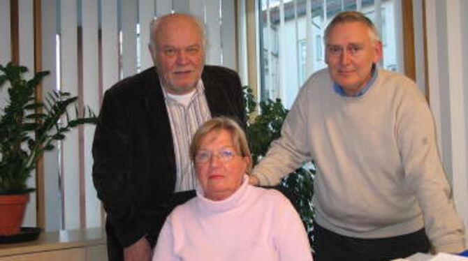 Theo Brenner, Gunhild Auer und Roland Hecht (von links) vom Bürgertreff-Team hoffen, bald schon weitere engagierte Pfullinger in
