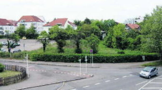 Die Ecke Steinenbergstraße/Negelerstraße mit dem bisherigen Parkplatz für das Kreiskrankenhaus (links). Auf dem Areal sollen ach
