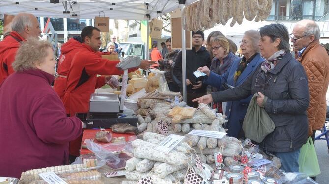 Der Toskanische Markt lockt noch heute und morgen mit pistoiesischen Spezialitäten. GEA-FOTO: MEYER
