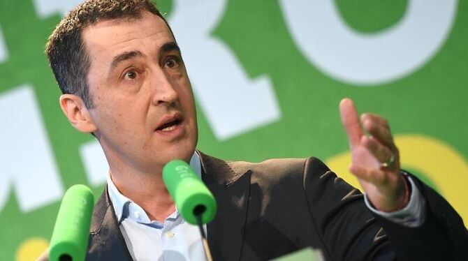 Will seine Partei in die Bundestagswahl 2017 führen: Der Grünen-Vorsitzende Cem Özdemir. Foto: Britta Pedersen/Archiv