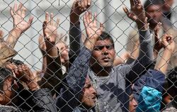 Viele Menschen aus dem Flüchtlingslager Moria werden in die Türkei zurückgebracht. Foto: Orestis Panagiotou/Archiv
