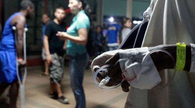 Verletzte in Ecuador: Die US-Erdbebenwarte gab die Stärke des Bebens mit 7,8 an. Foto: Christian Escobar Mora Verletzte in Ecuador: Die US-Erdbebenwarte gab die Stärke des Bebens mit 7,8 an. Foto: Christian Escobar Mora