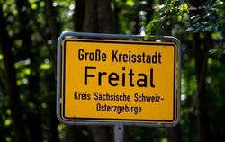 Das Ortseingangsschild der Großen Kreisstadt "Freital" in Sachsen. Foto: Arno Burgi
