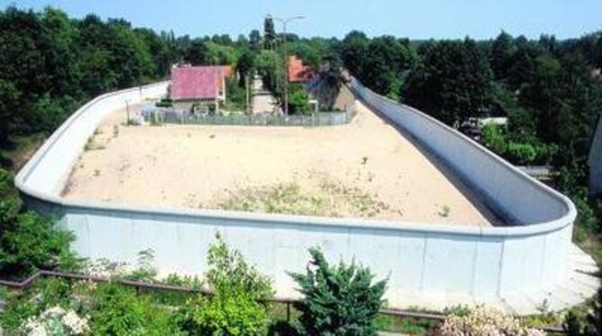 Absurdistan in Deutschland: Die Bewohner der Straße Am Sandkrug im nördlich an Berlin grenzenden Glienicke lebten 28 Jahre lang