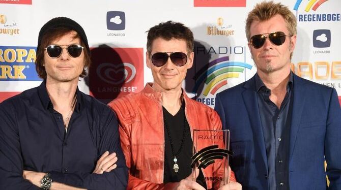 Männer mit Sonnenbrillen beim Radio Regenbogen Award: a-ha. Foto: Uli Deck