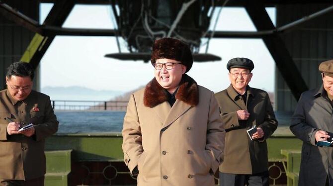 Nordkoreas Machthaber Kim Jong Un Anfang April auf einem Militär-Testgelände. Foto: EPA/KCNA