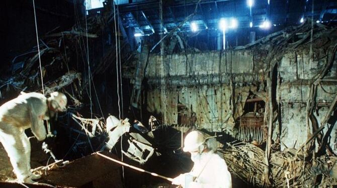 Bergungsmannschaften sind im Mai 1986 nach der Reaktorkatastrophe mit Aufräumarbeiten beschäftigt. Foto: Archiv