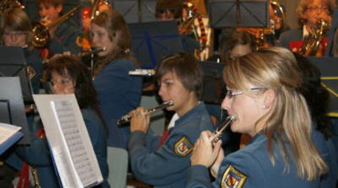 Über sechzig Musikerinnen und Musiker spielen in der Stadtkapelle Hayingen. FOTO: LEIPPERT