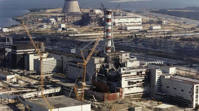 Der Unglücksreaktor von Tschernobyl noch ohne den Sarkophag.