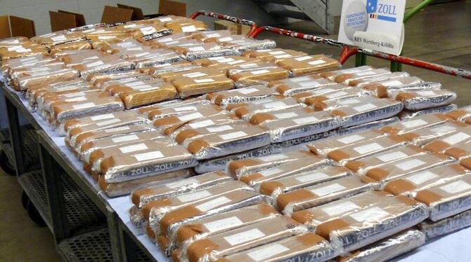 Säuberlich verpackt und tödlich: 150 Kilogramm Heroin, die von Fahndern beschlagnahmt wurden. Foto: Zoll/Archiv