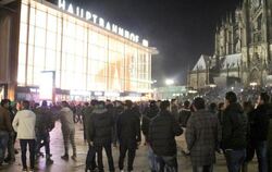 Silvesternacht am Hauptbahnhof in Köln. Hier wurden Hunderte Frauen Opfer sexueller Übergriffe. Foto: Markus Böhm/Archiv