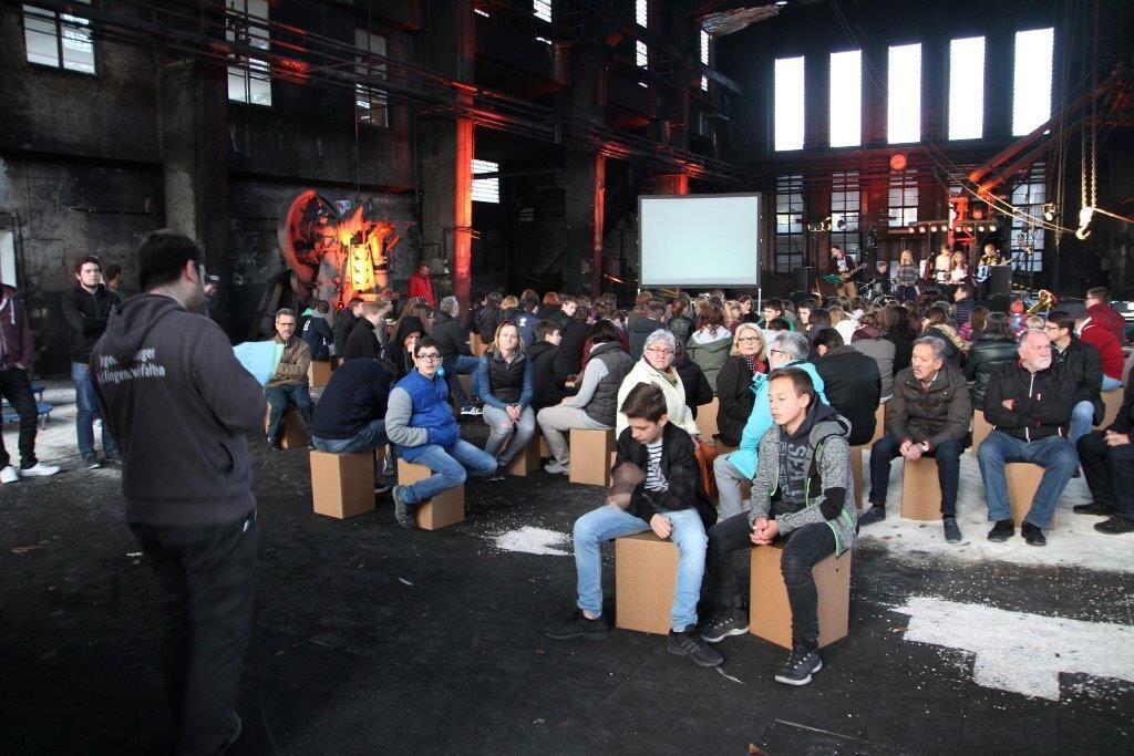 Jugendgottesdienst in der großen Schmiedehalle Henning-Areal Metzingen