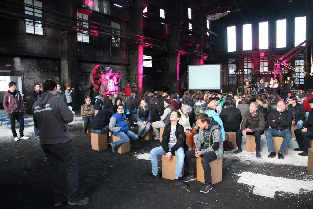 Jugendgottesdienst in der großen Schmiedehalle Henning-Areal Metzingen
