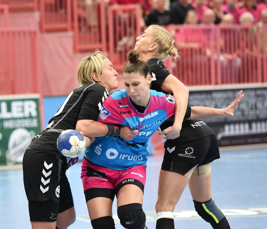 TuS Metzingen - Dunaujvaros KKA 28:26