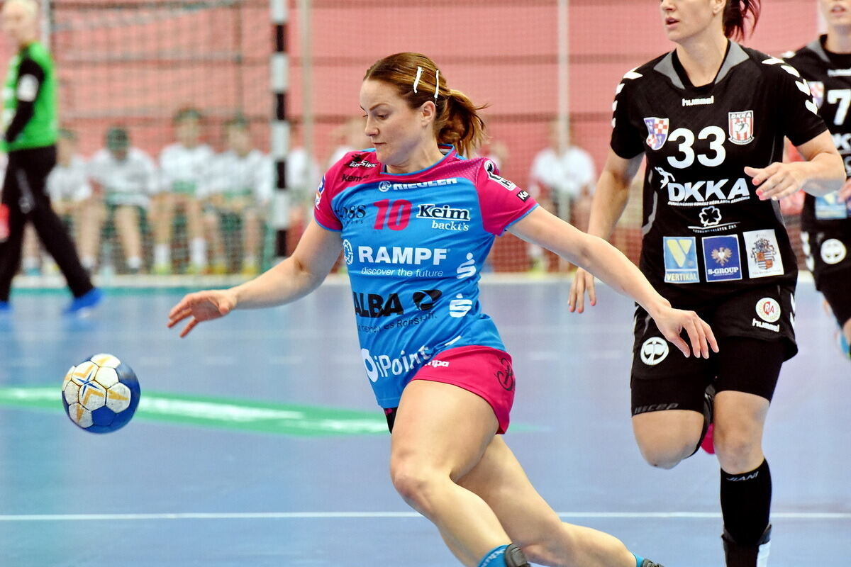 TuS Metzingen - Dunaujvaros KKA 28:26