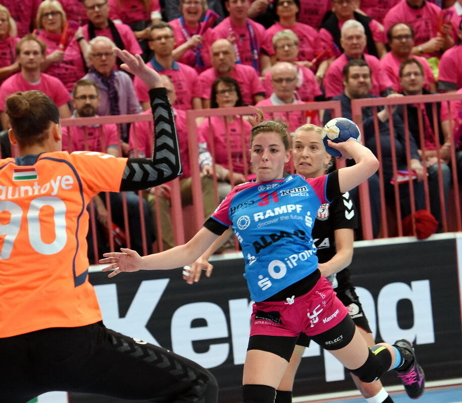 TuS Metzingen - Dunaujvaros KKA 28:26