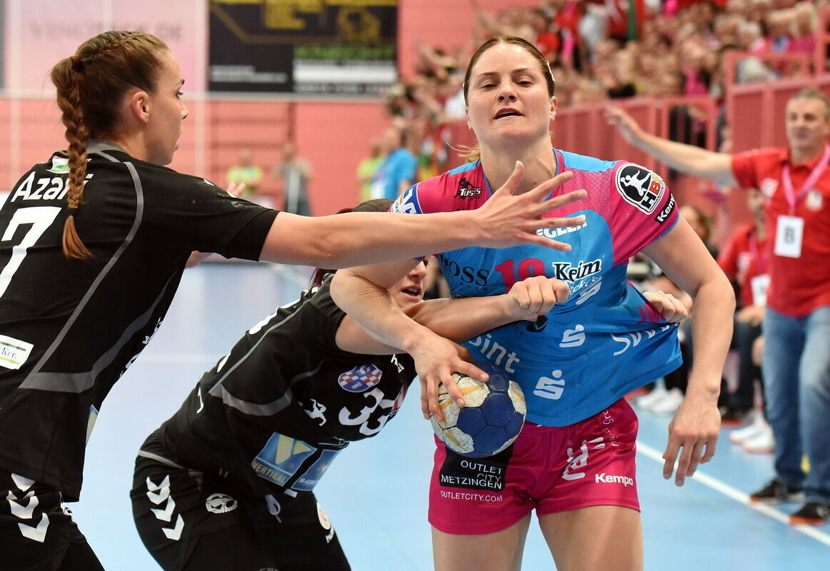 TuS Metzingen - Dunaujvaros KKA 28:26