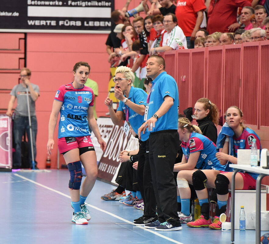 TuS Metzingen - Dunaujvaros KKA 28:26