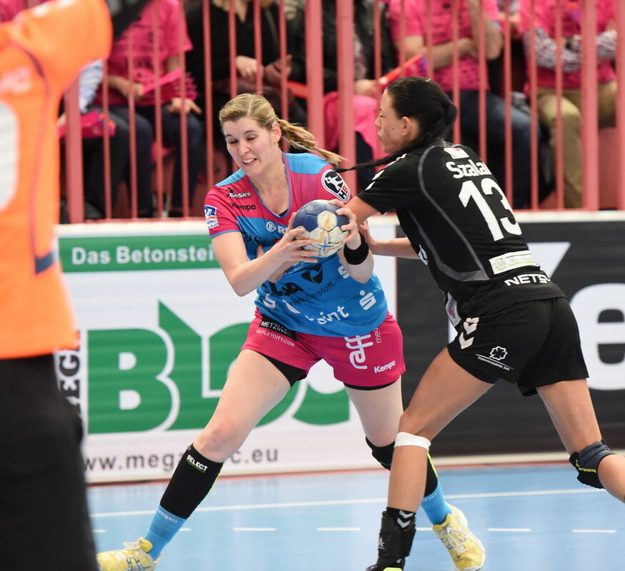 TuS Metzingen - Dunaujvaros KKA 28:26