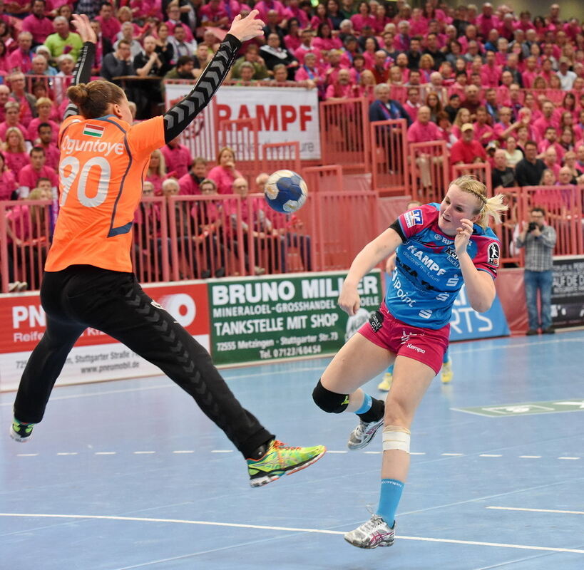 TuS Metzingen - Dunaujvaros KKA 28:26