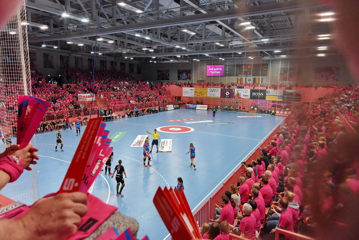 TuS Metzingen - Dunaujvaros KKA 28:26