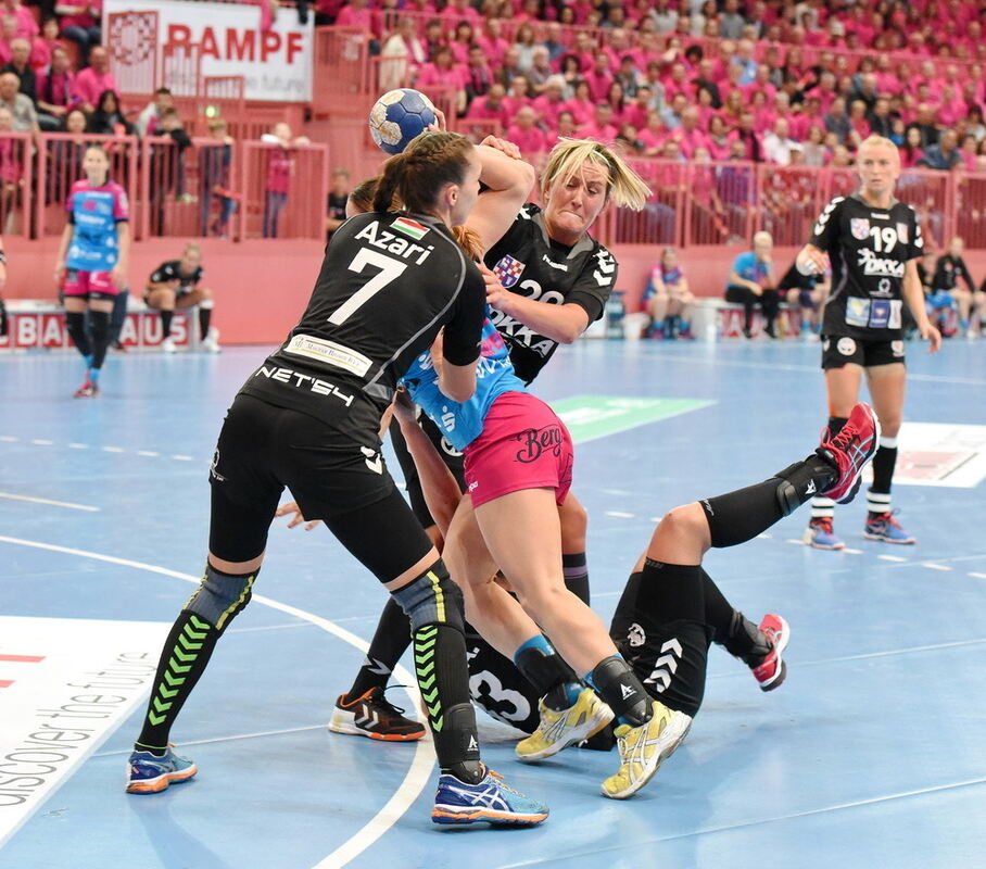 TuS Metzingen - Dunaujvaros KKA 28:26