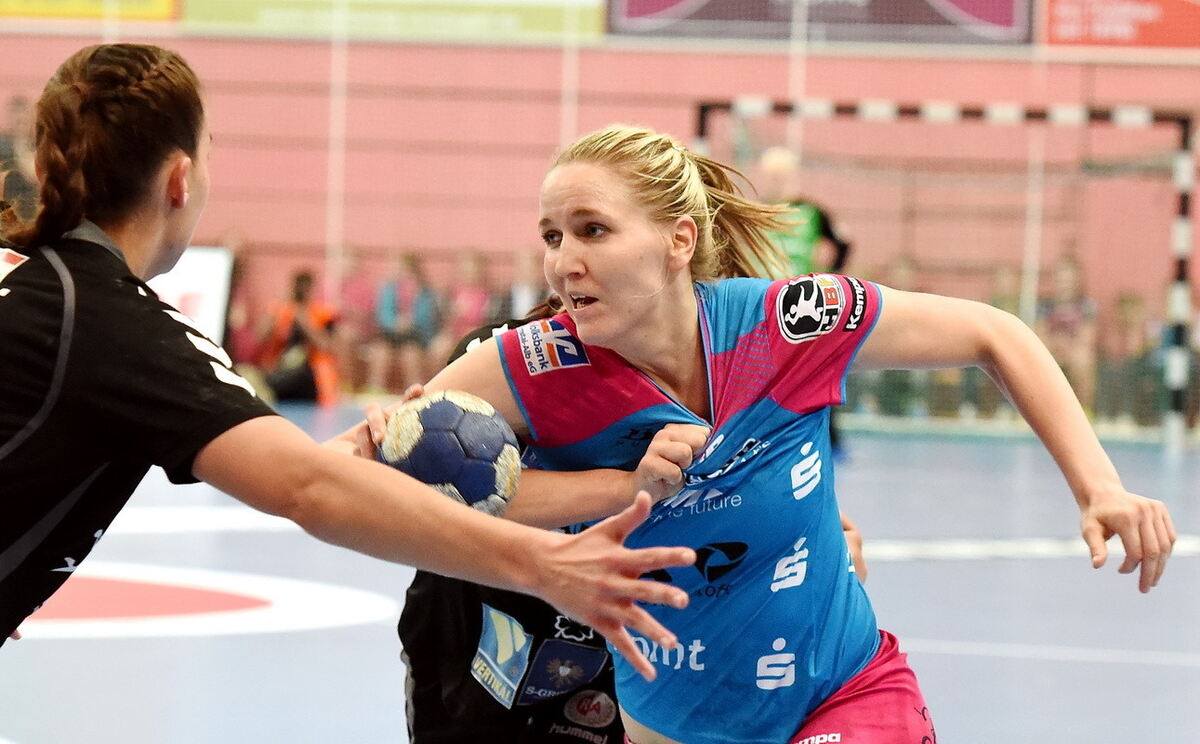 TuS Metzingen - Dunaujvaros KKA 28:26