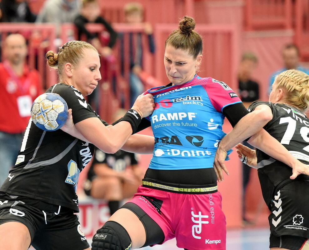 TuS Metzingen - Dunaujvaros KKA 28:26