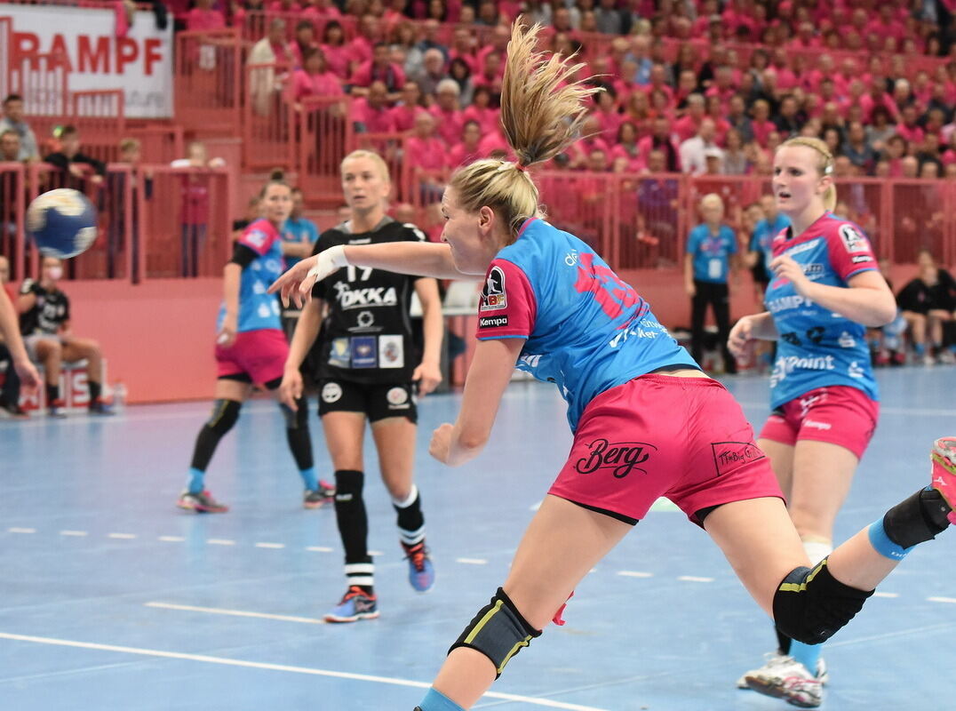 TuS Metzingen - Dunaujvaros KKA 28:26