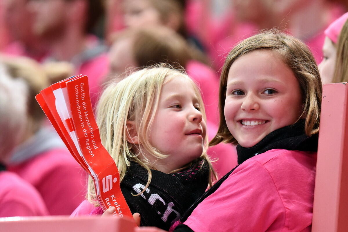 TuS Metzingen - Dunaujvaros KKA 28:26