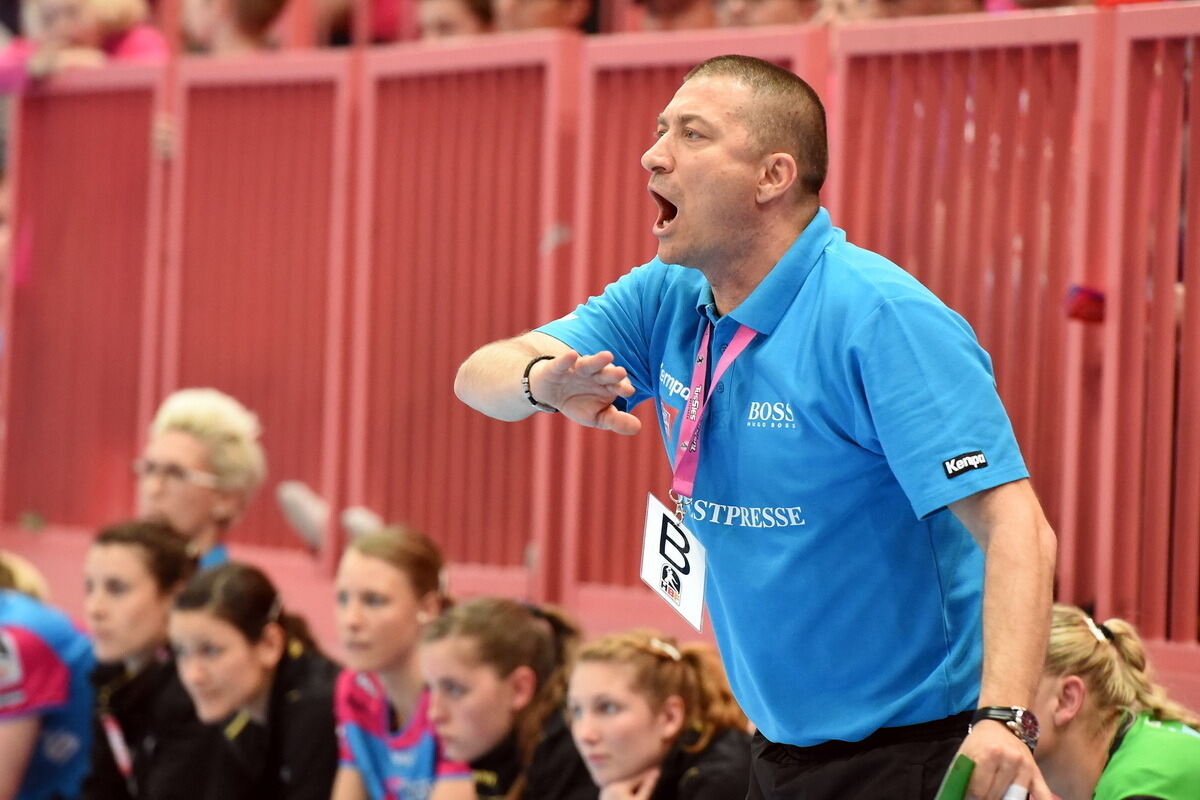 TuS Metzingen - Dunaujvaros KKA 28:26