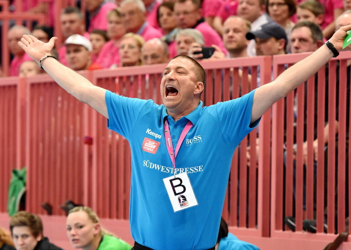 TuS Metzingen - Dunaujvaros KKA 28:26