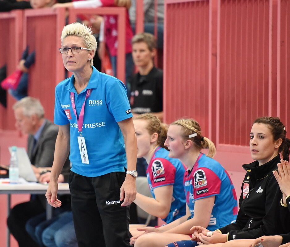 TuS Metzingen - Dunaujvaros KKA 28:26