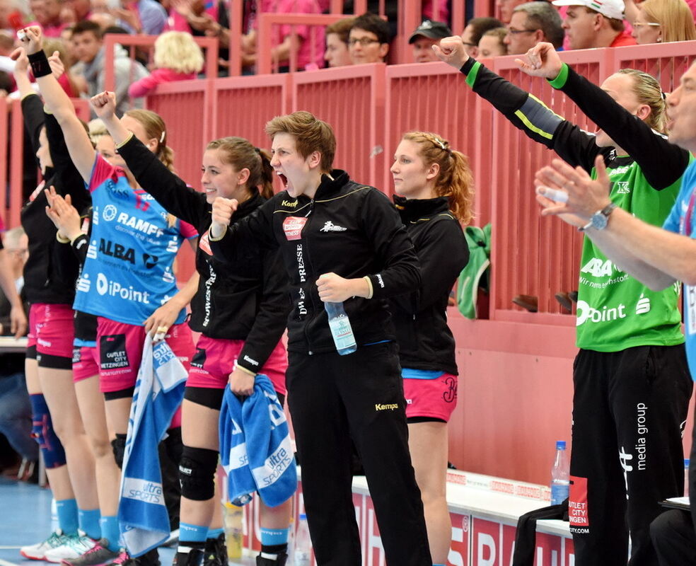 TuS Metzingen - Dunaujvaros KKA 28:26