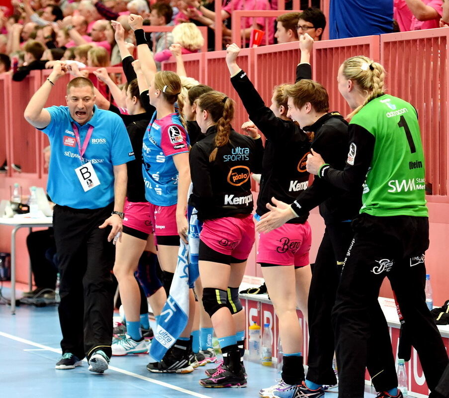 TuS Metzingen - Dunaujvaros KKA 28:26