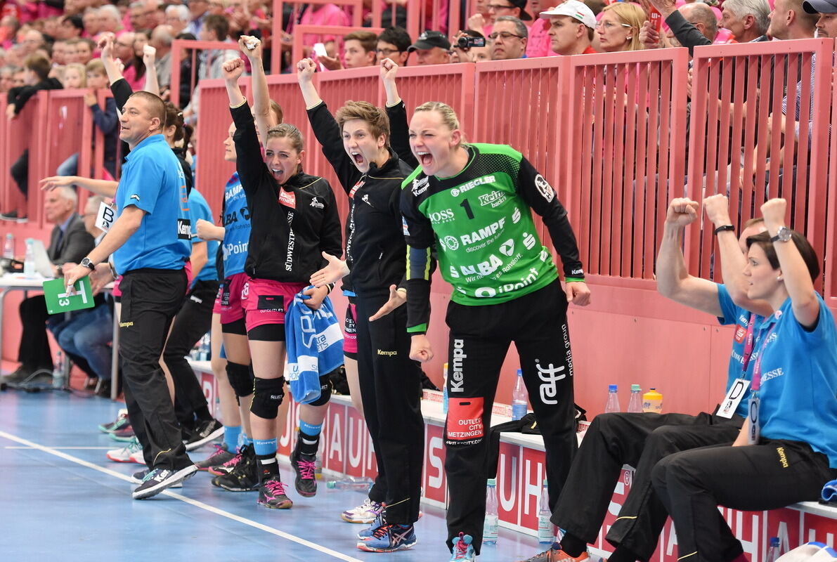 TuS Metzingen - Dunaujvaros KKA 28:26