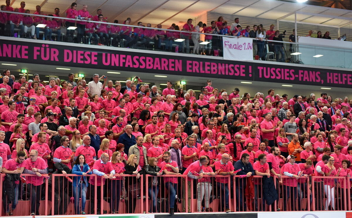 TuS Metzingen - Dunaujvaros KKA 28:26