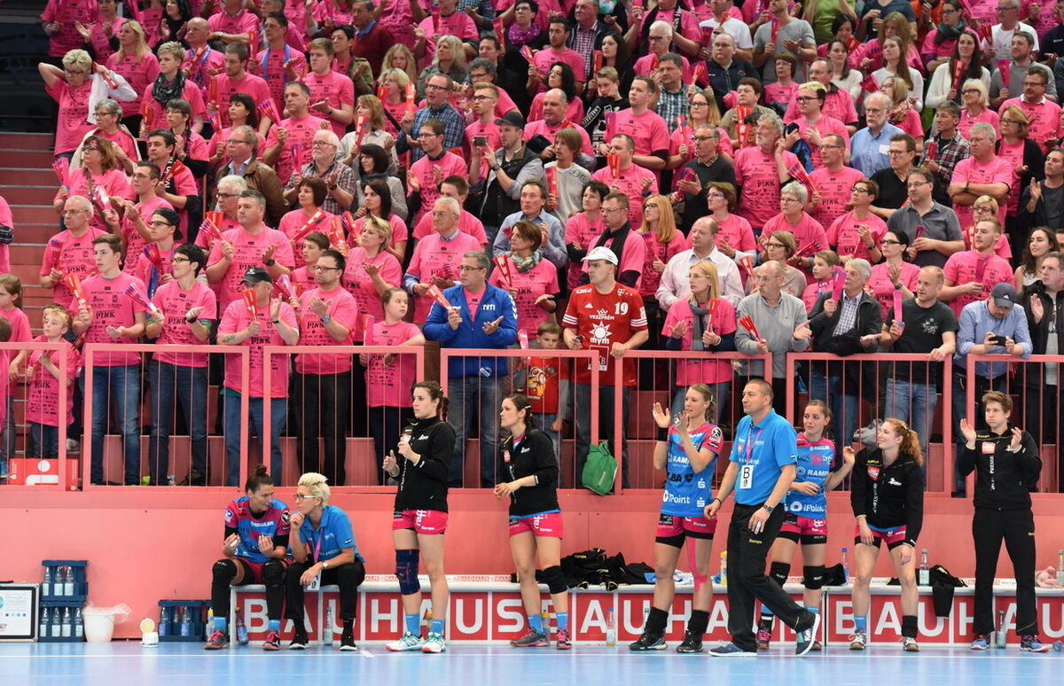 TuS Metzingen - Dunaujvaros KKA 28:26