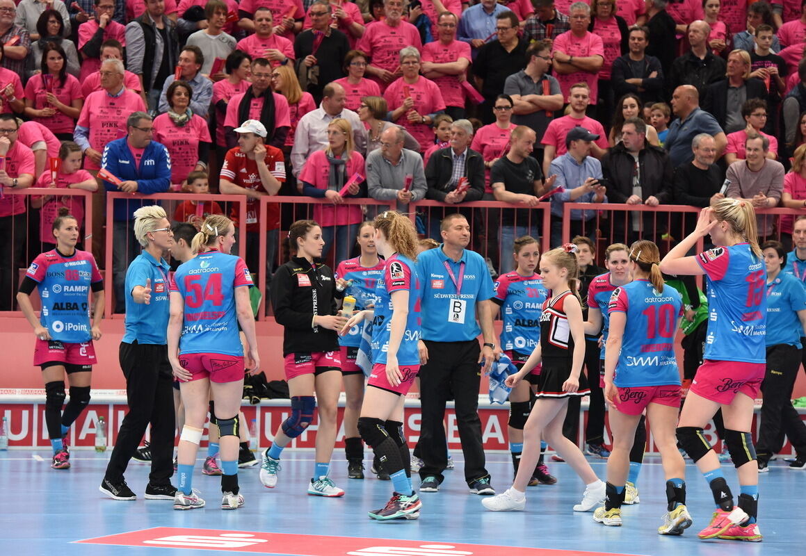 TuS Metzingen - Dunaujvaros KKA 28:26