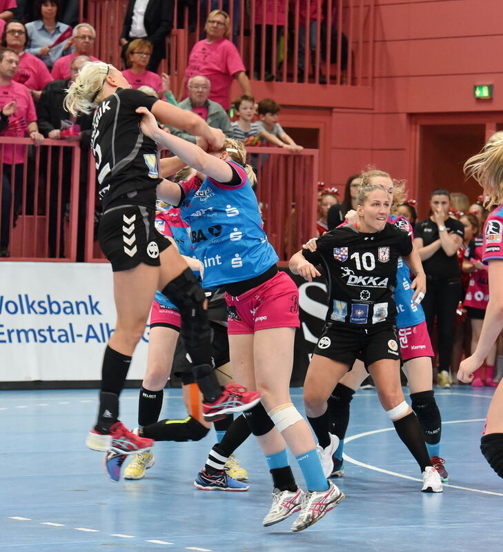 TuS Metzingen - Dunaujvaros KKA 28:26